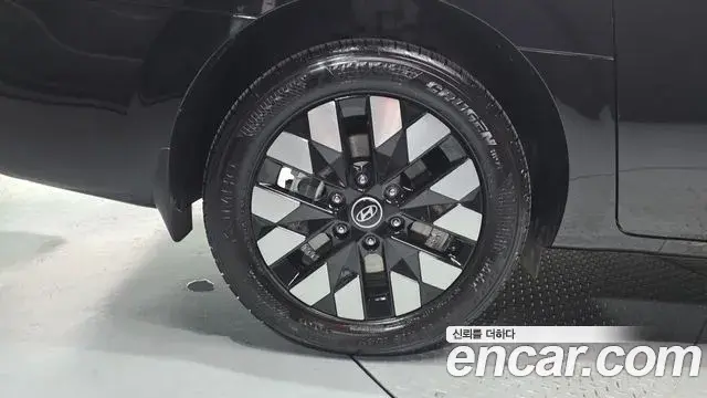 Hyundai Staria 2024 — ფოტო 23/36