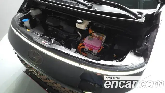 Hyundai Staria 2024 — ფოტო 25/36