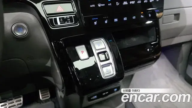 Hyundai Staria 2024 — ფოტო 16/36