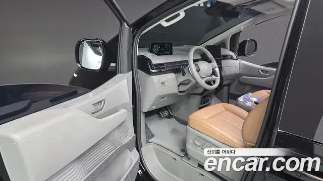 Hyundai Staria 2024 — ფოტო 28/36