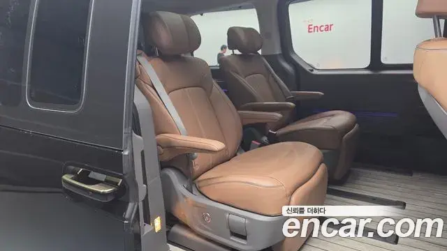 Hyundai Staria 2024 — ფოტო 4/36