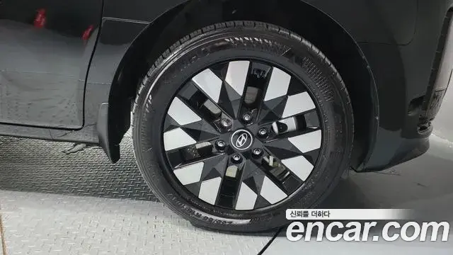 Hyundai Staria 2024 — ფოტო 26/36