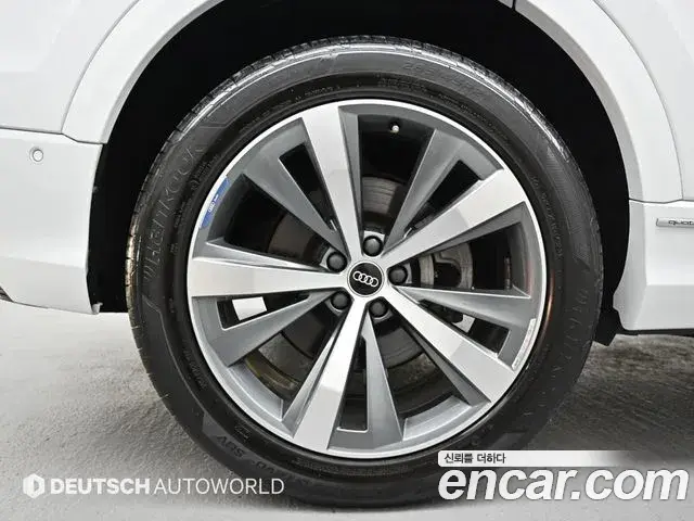 Audi Q8 2021 — ფოტო 18/20