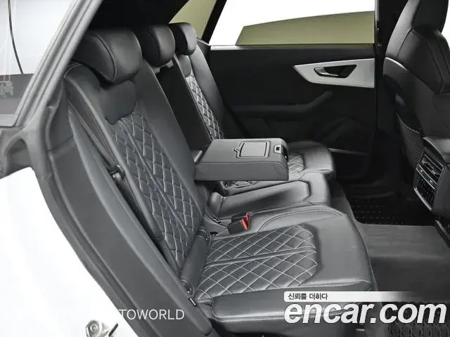 Audi Q8 2021 — ფოტო 17/20