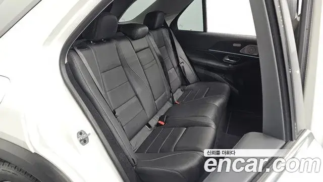 Mercedes-Benz GLE-Class 2025 — Photo 31/34