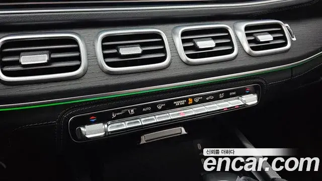 Mercedes-Benz GLE-Class 2025 — Photo 17/34