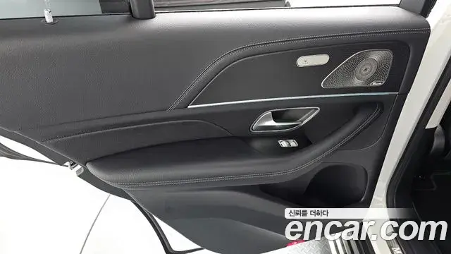 Mercedes-Benz GLE-Class 2025 — Photo 20/34