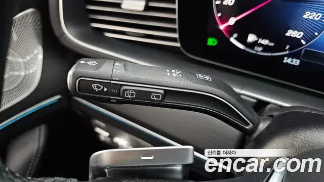 Mercedes-Benz GLE-Class 2025 — Photo 28/34