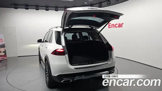 Mercedes-Benz GLE-Class 2025 — Photo 30/34
