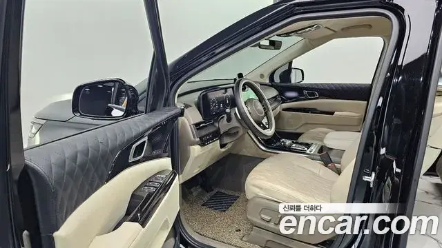 Kia Carnival 2022 — ფოტო 17/20
