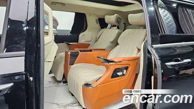 Kia Carnival 2022 — ფოტო 18/20