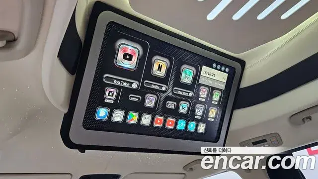 Kia Carnival 2022 — ფოტო 19/20