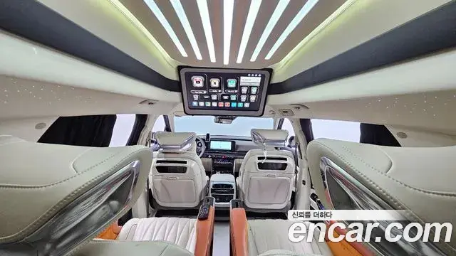 Kia Carnival 2022 — ფოტო 13/20