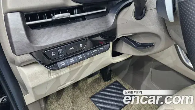 Kia Carnival 2022 — ფოტო 15/20