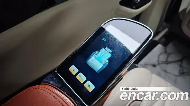 Kia Carnival 2022 — ფოტო 16/20