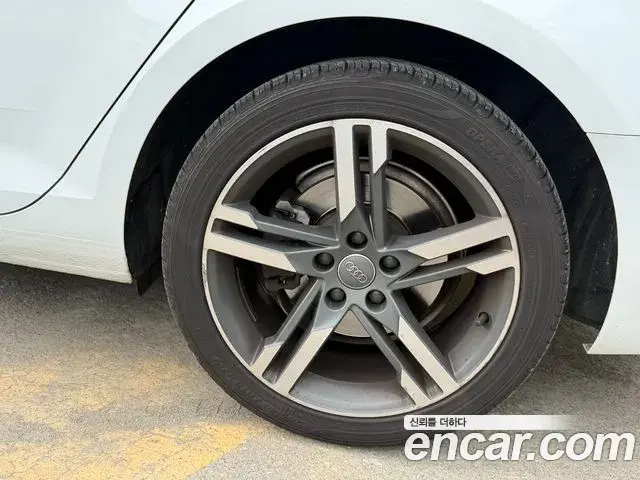 Audi A4 2019 — Photo 3/11