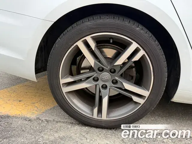Audi A4 2019 — Photo 10/11