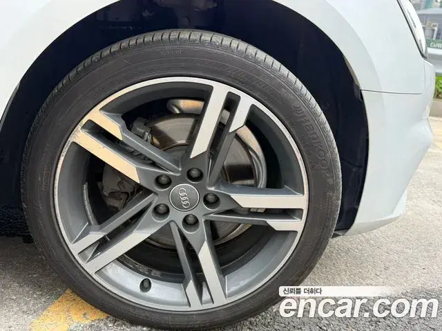 Audi A4 2019 — Photo 11/11