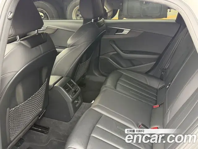 Audi A4 2019 — Photo 1/11