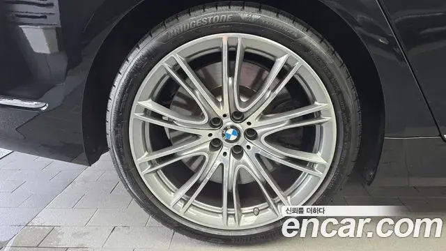 BMW 7 Series 2020 — Photo 26/33