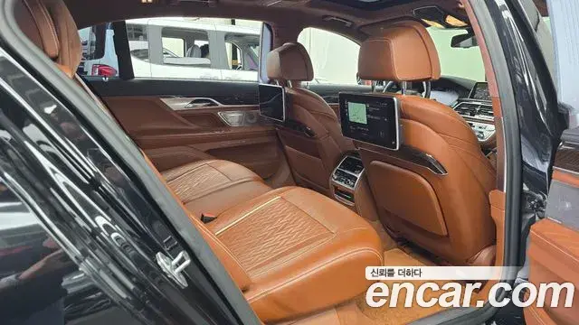 BMW 7 Series 2020 — Photo 2/33