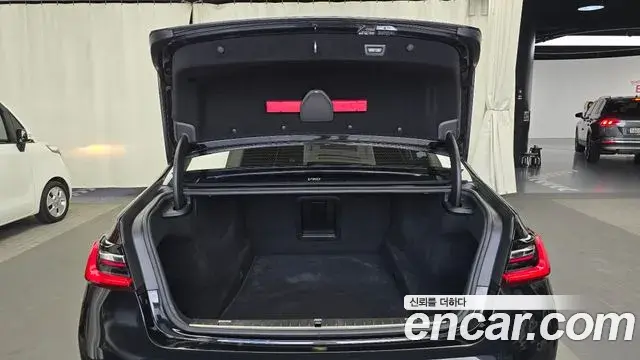 BMW 7 Series 2020 — Photo 32/33