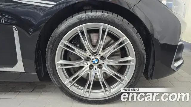 BMW 7 Series 2020 — Photo 27/33
