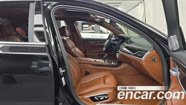 BMW 7 Series 2020 — Photo 25/33