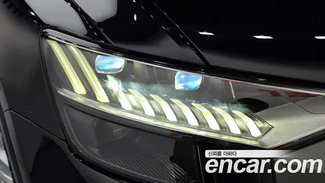 Audi Q8 2021 — Şəkil 26/35