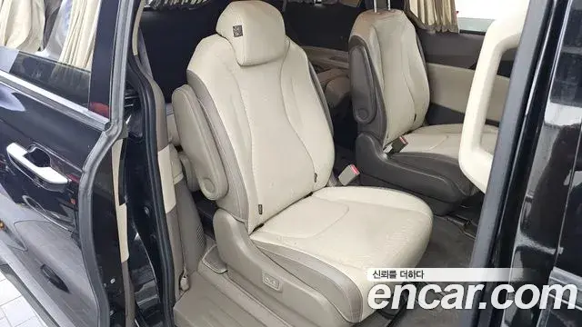 Kia Carnival 2020 — Şəkil 28/30