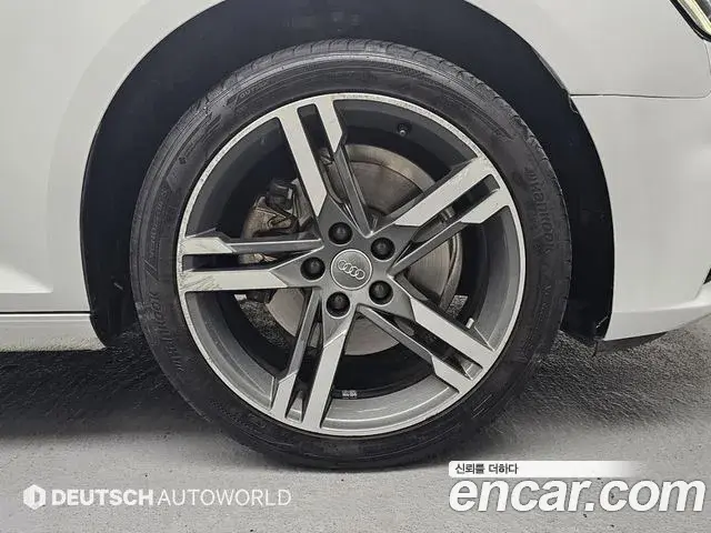 Audi A4 2019 — ფოტო 16/20