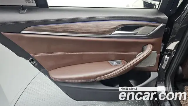 BMW 5 Series 2020 — Şəkil 12/35