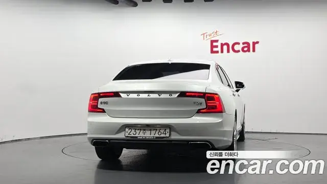 Volvo S90 2019 — Photo 27/34