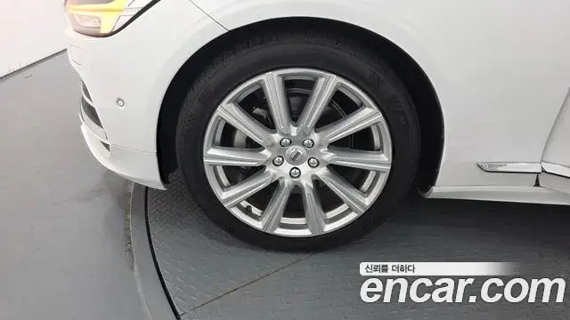 Volvo S90 2019 — Photo 1/34