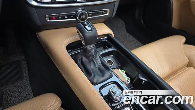 Volvo S90 2019 — Photo 28/34