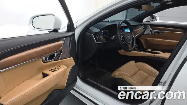 Volvo S90 2019 — Photo 23/34