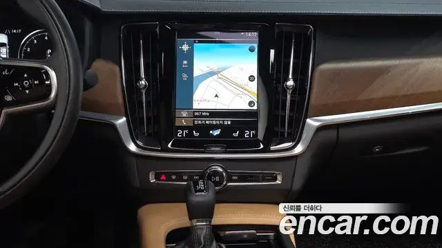 Volvo S90 2019 — Photo 16/34