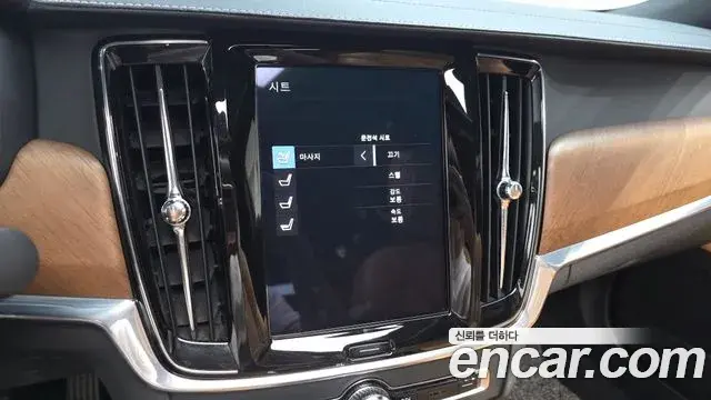 Volvo S90 2019 — Photo 19/34