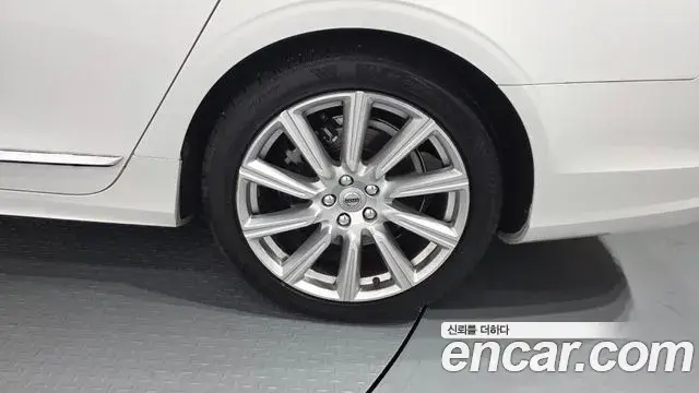 Volvo S90 2019 — Photo 17/34