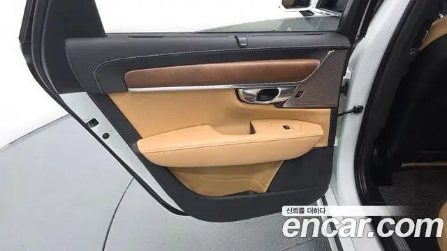 Volvo S90 2019 — Photo 14/34