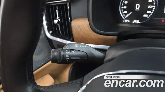 Volvo S90 2019 — Photo 33/34