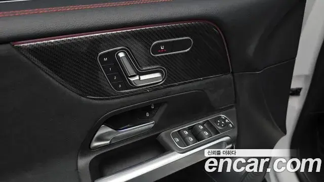 Mercedes-Benz GLB-Class 2023 — Фото 15/20