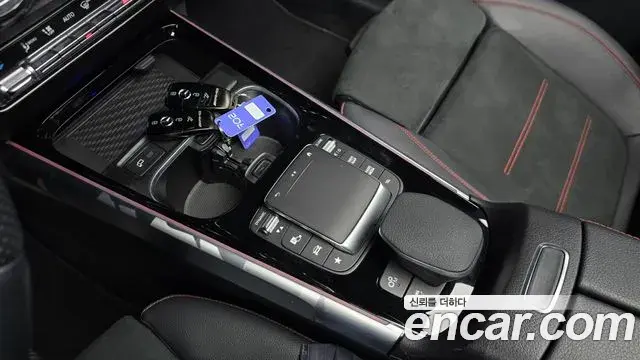 Mercedes-Benz GLB-Class 2023 — Фото 18/20