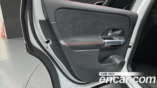 Mercedes-Benz GLB-Class 2023 — ფოტო 23/30