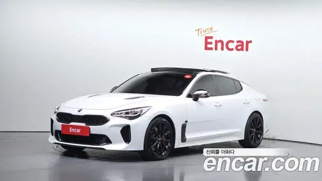 Kia Stinger 2019 — Фото 1/20