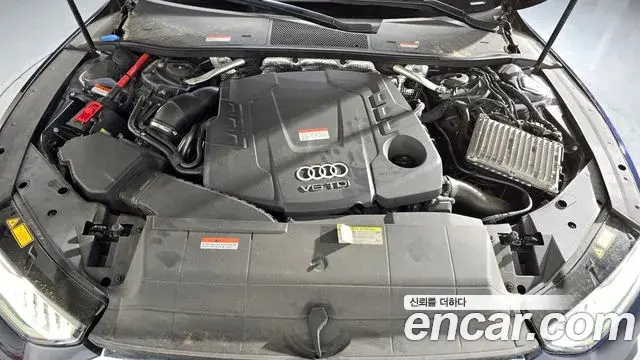 Audi A7 2021 — Şəkil 32/34