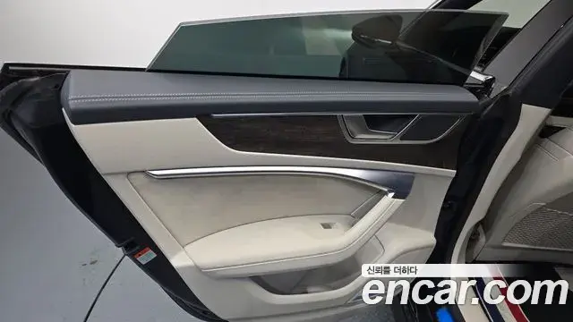 Audi A7 2021 — Şəkil 19/34
