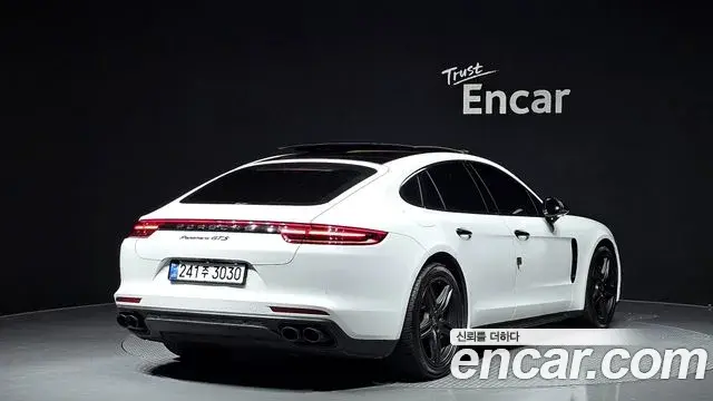 Porsche Panamera 2018 — ფოტო 21/37