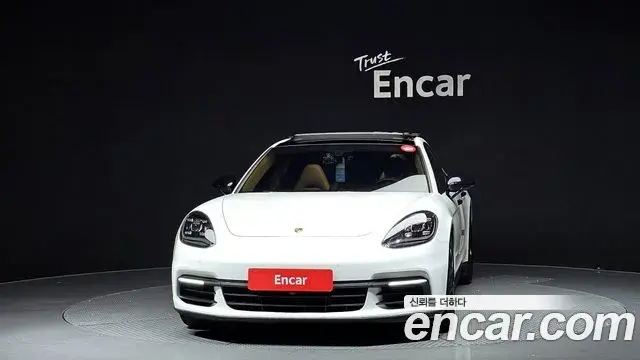 Porsche Panamera 2018 — ფოტო 15/37