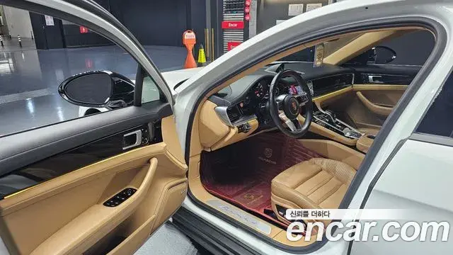 Porsche Panamera 2018 — ფოტო 30/37